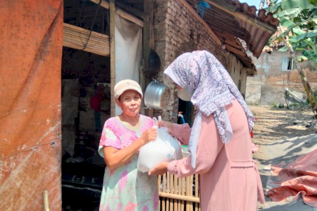 SDN 1 TLOBONG BERBAGI DENGAN MASYARAKAT SEKITAR