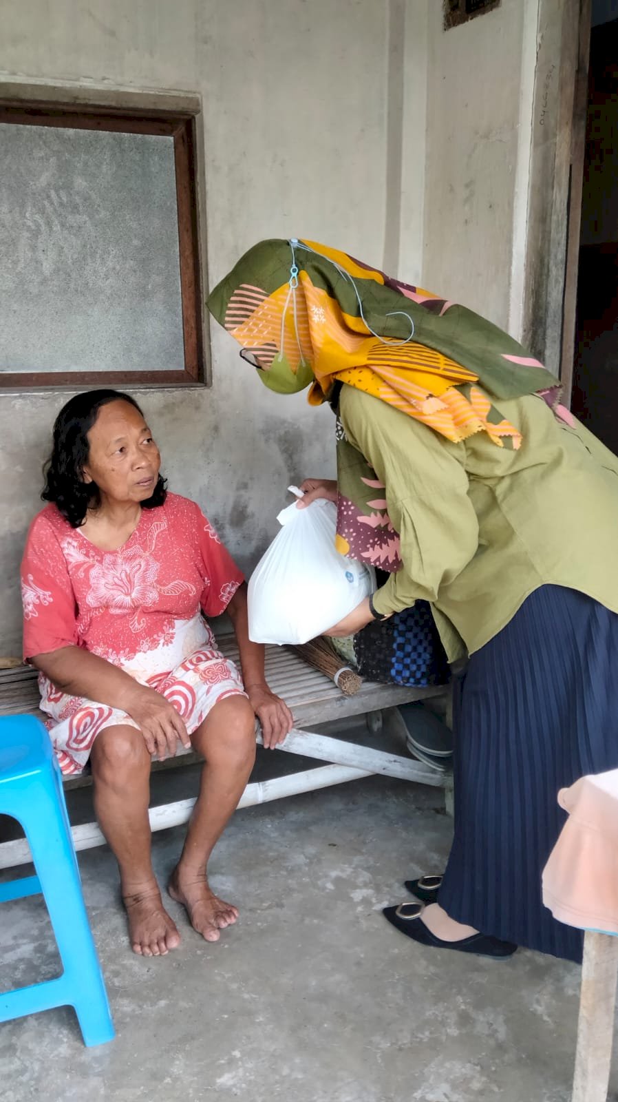 SDN 1 TLOBONG BERBAGI DENGAN MASYARAKAT SEKITAR